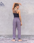 Jaya Ananda Damen Yoga Sommerhose - blue flowers