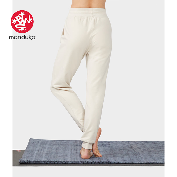 Manduka® Restore Jogger Yogahose Damen Moonbeam little yoga store