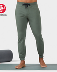 Manduka® Recharge Jogger Herren Hose - Laurel Wreath