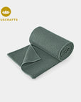 yoga-handtuch grip von lotuscrafts in der farbe balsam green