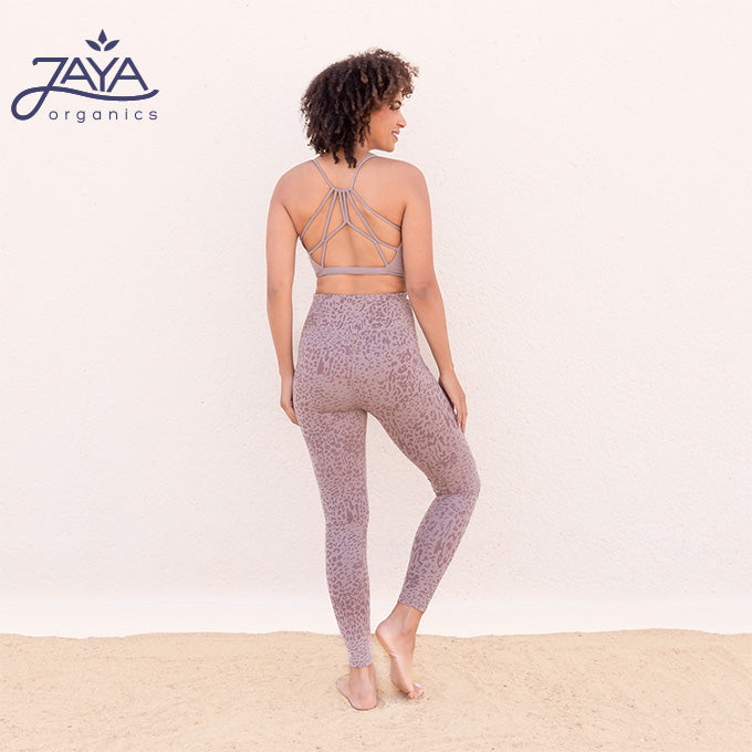 yoga leggings susan von jaya in der Farbe taupe mit Animal-Print in biobaumwolle